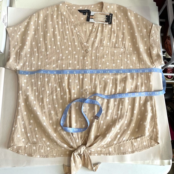 TAHARI Women’s Beige & White Polka Dot Short Sleeves Blouse - Picture 5 of 8